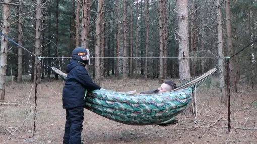 Første test på å henge opp underquilt under hengekøye