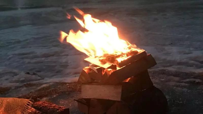 Tur til Retthelltjern med brodder og pulk for å teste vinterutstyret