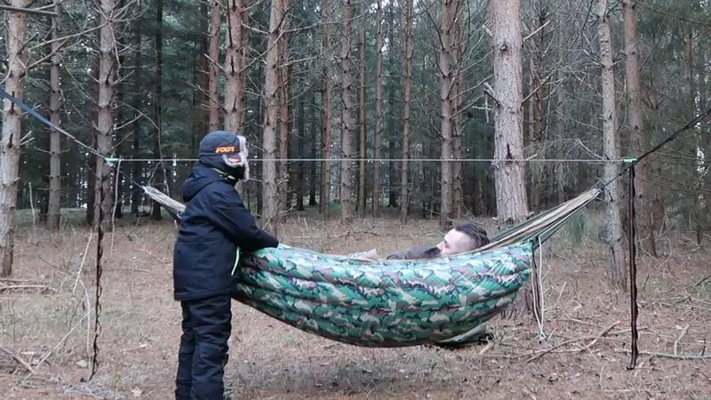 Første test på å henge opp underquilt under hengekøye